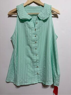 NWT Tankaneo mint green sleeveless button down lightweight blouse
